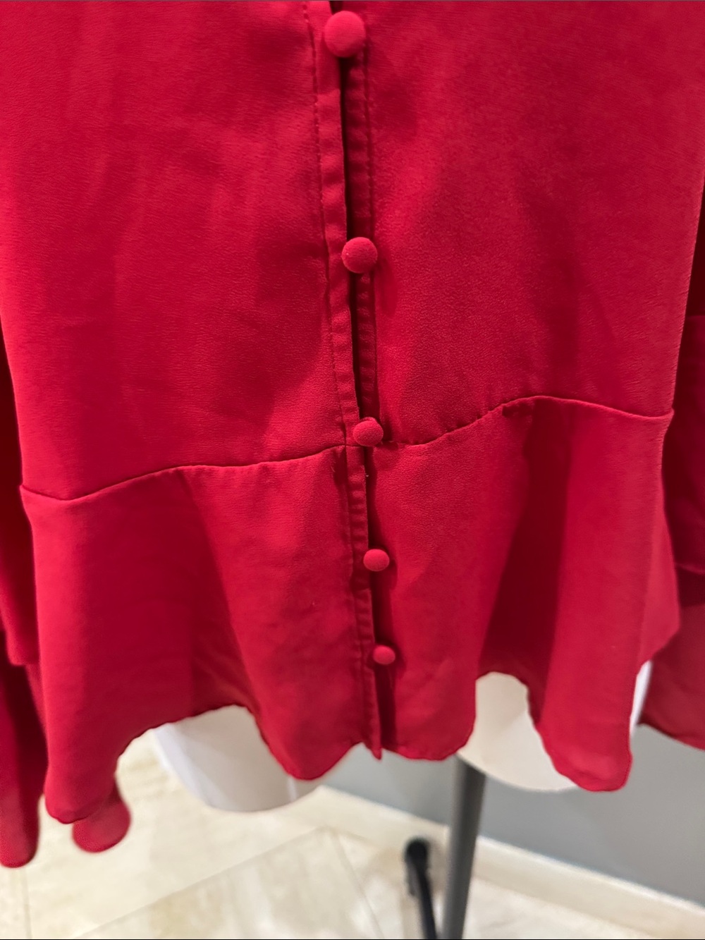 Vince Camuto Red V-Neck Button Peplum Blouse with Bell Sleeves - Picture 4 of 7